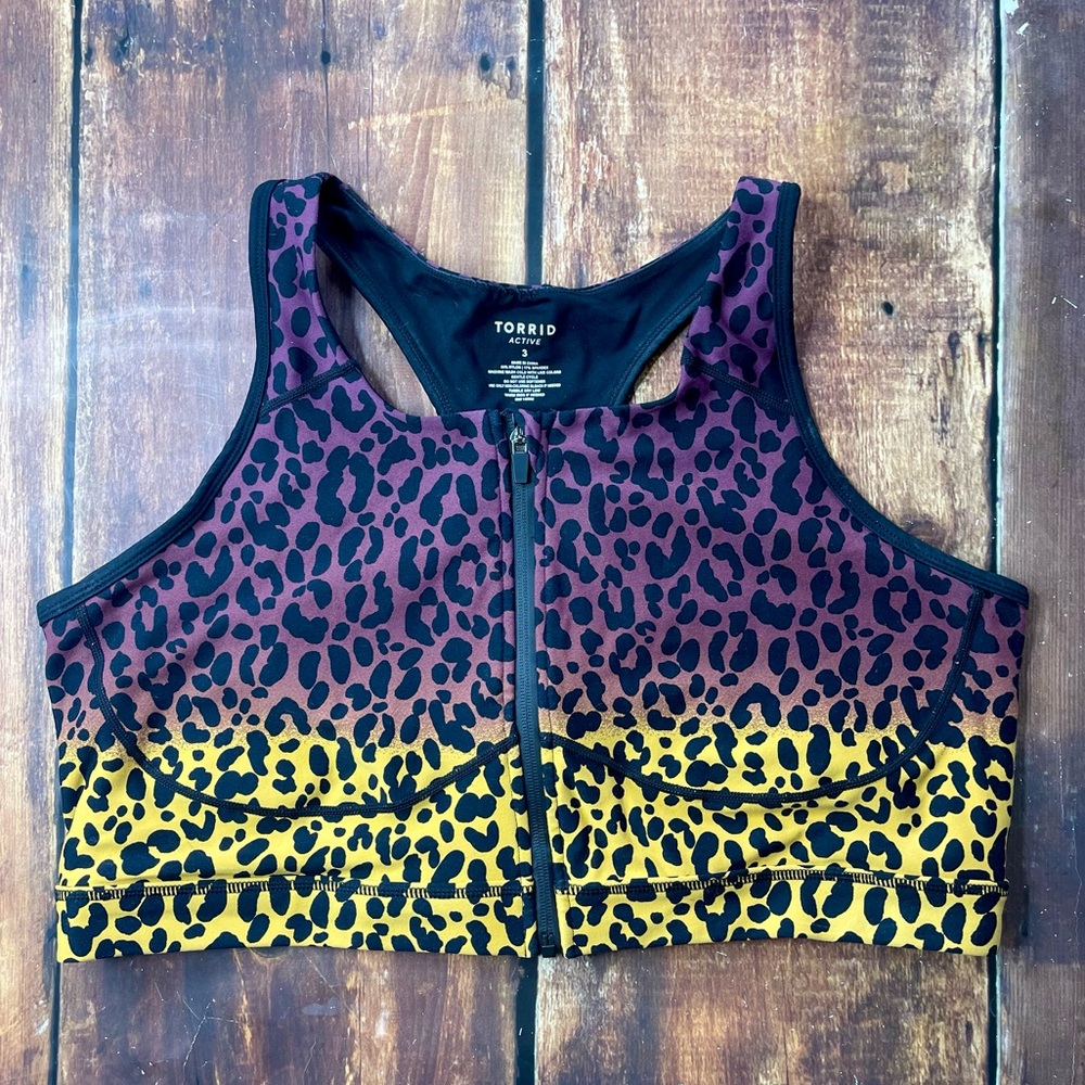 Torrid size 3 (3x) Cheetah Sports Bra with zipper front.